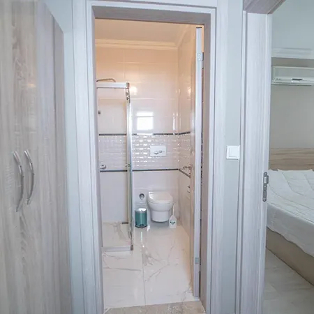Lovely Flat With Balcony, Mountain View And Shared Pool In Oludeniz, Fethiye شقة *